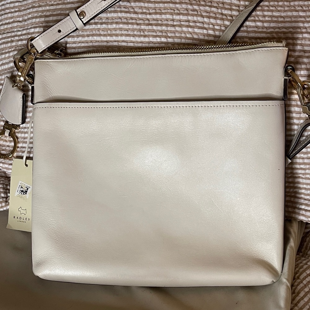 Radley London Elegant Cream Crossbody Bag - Picture 4 of 8